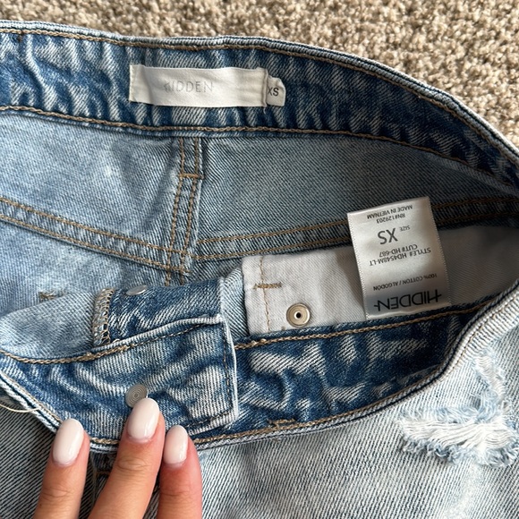 HIDDEN SOFIE LIGHT WASH HIGH WAIST SHORTS - Picture 9 of 9